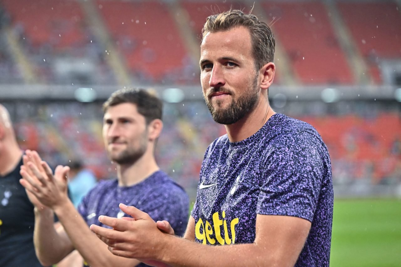 Tottenham Hotspur's English striker Harry Kane waves to supporters after the pre-season friendly match between Tottenham Hotspur and Leicester City...