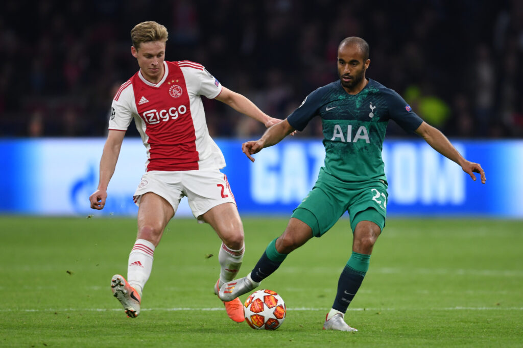 Lucas Moura of Tottenham Hotspur and Frenkie de Jong of Ajax compete for the ball during the UEFA Champions League Semi Final second leg match betw...