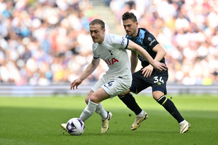 Tottenham Hotspur's English midfielder #04 Oliver Skipp (L) fights for the ball with Burnley's Danish striker #34 Jacob Bruun Larsen during the Eng...