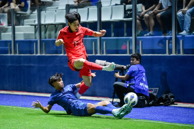 Yang Min-Hyuk (No11.) of Korea Republic and Chanasorn Choklap of Thailand seen during the AFC U17 ASIAN CUP THAILAND 2023 match between Thailand an...