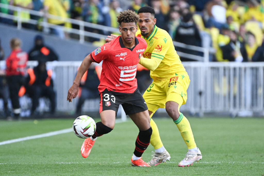 Rennes' French midfielder #33 Desire Doue fights for the ball with Nantes' French defender #98 Kelvin Amian during the French L1 football match bet...