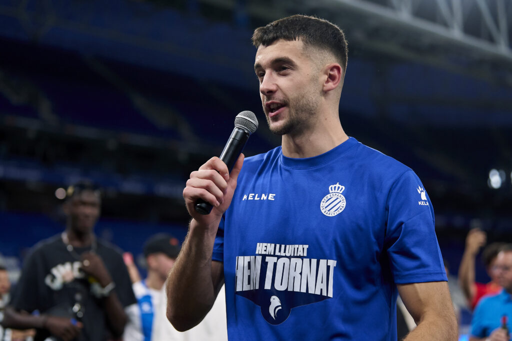 Joan Garcia of RCD Espanyol gives a speech to the fans following their team's victory and promotion to LaLiga EA Sports after the LaLiga Hypermotio...