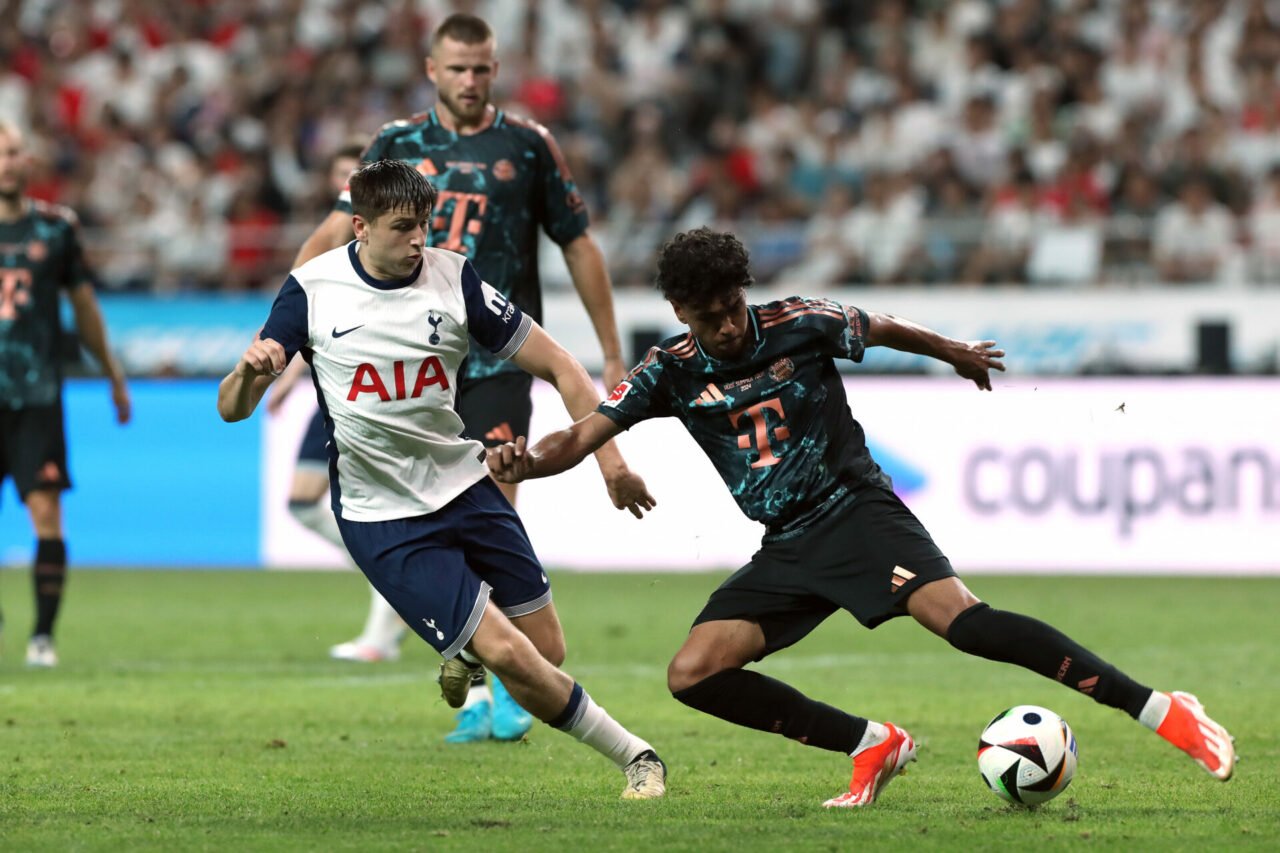 Adam Aznou of Bayern Muenchen (R) controls the ball under pressure of Mikey Moore of Tottenham Hotspur (L) during the pre-season friendly between T...
