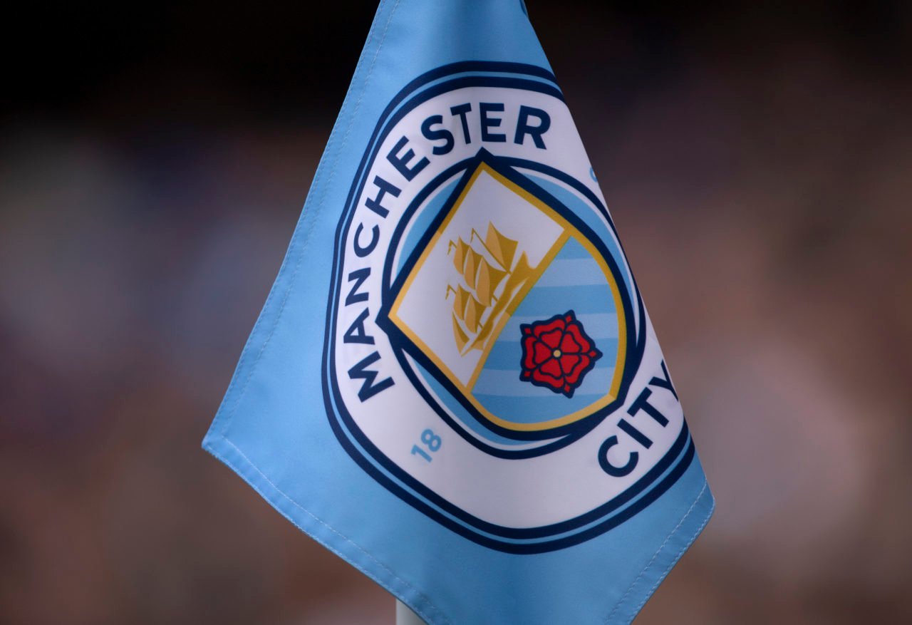 Manchester City club crest on a corner flag